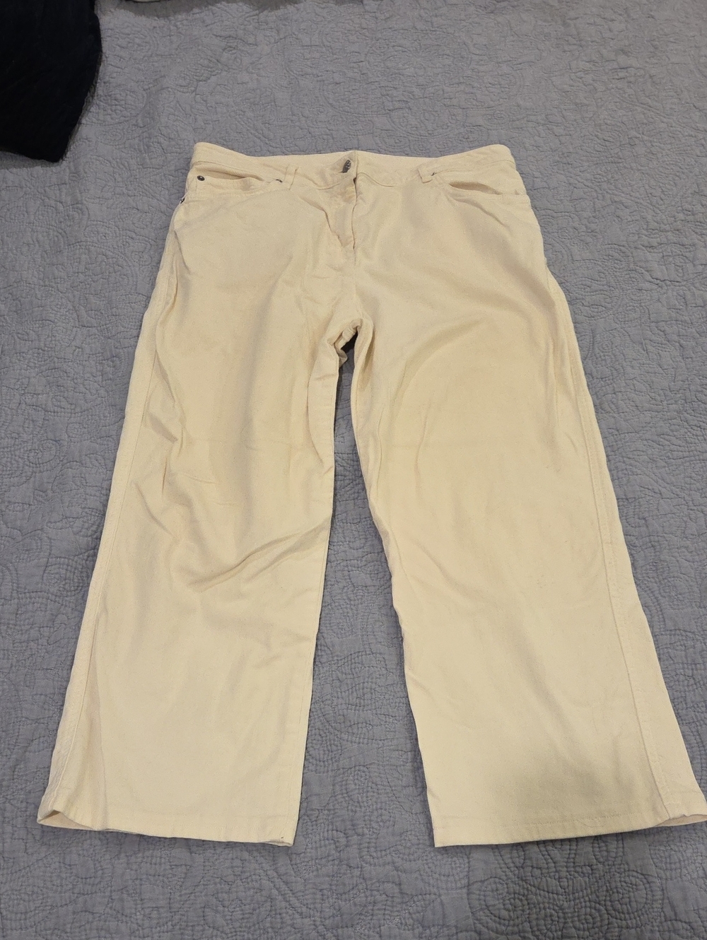 St. John Cream Wide Leg Jeans Size 14!